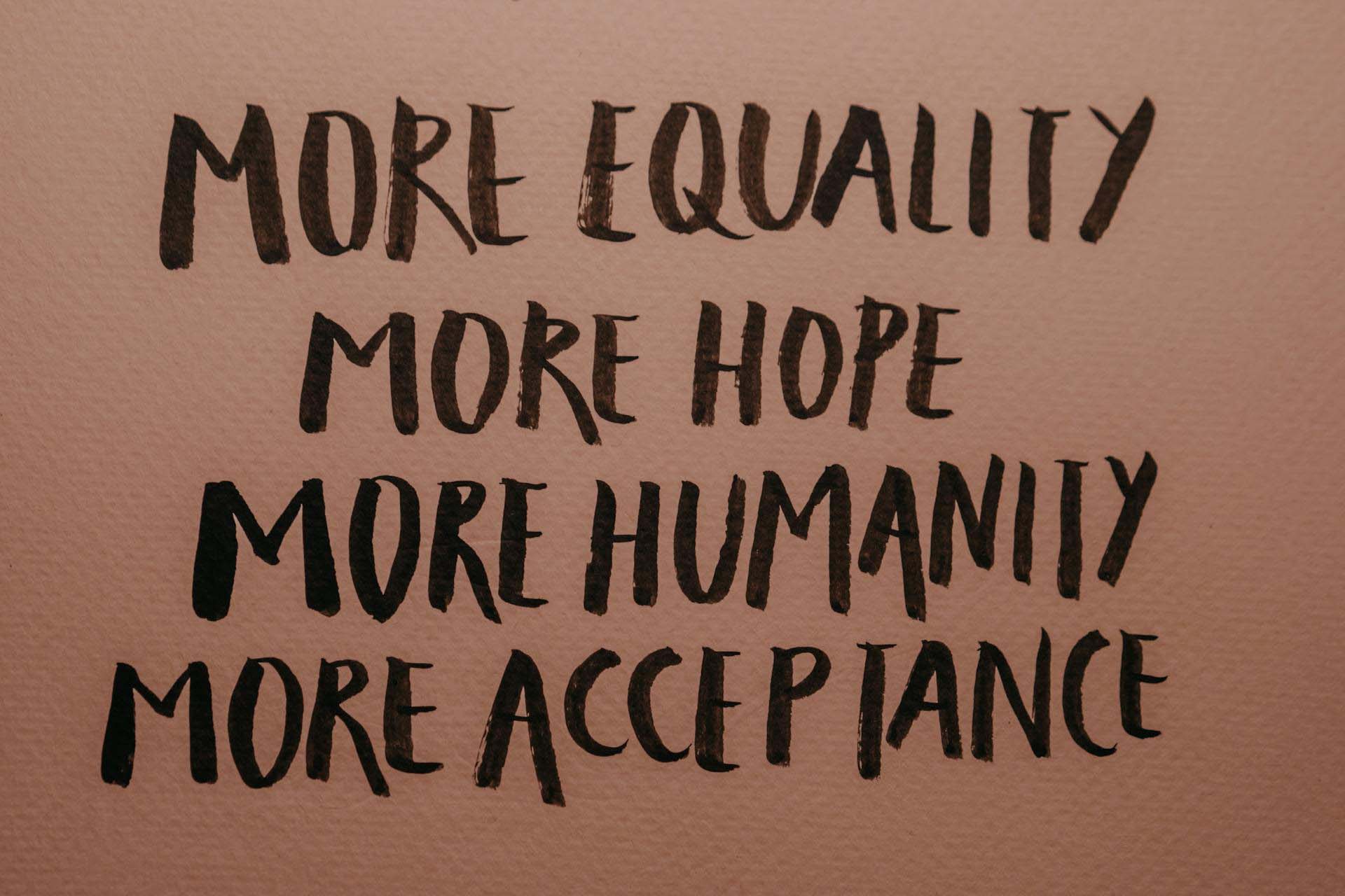 A Gallery of Hope: Inspirational Quotes to Lift Your Spirit