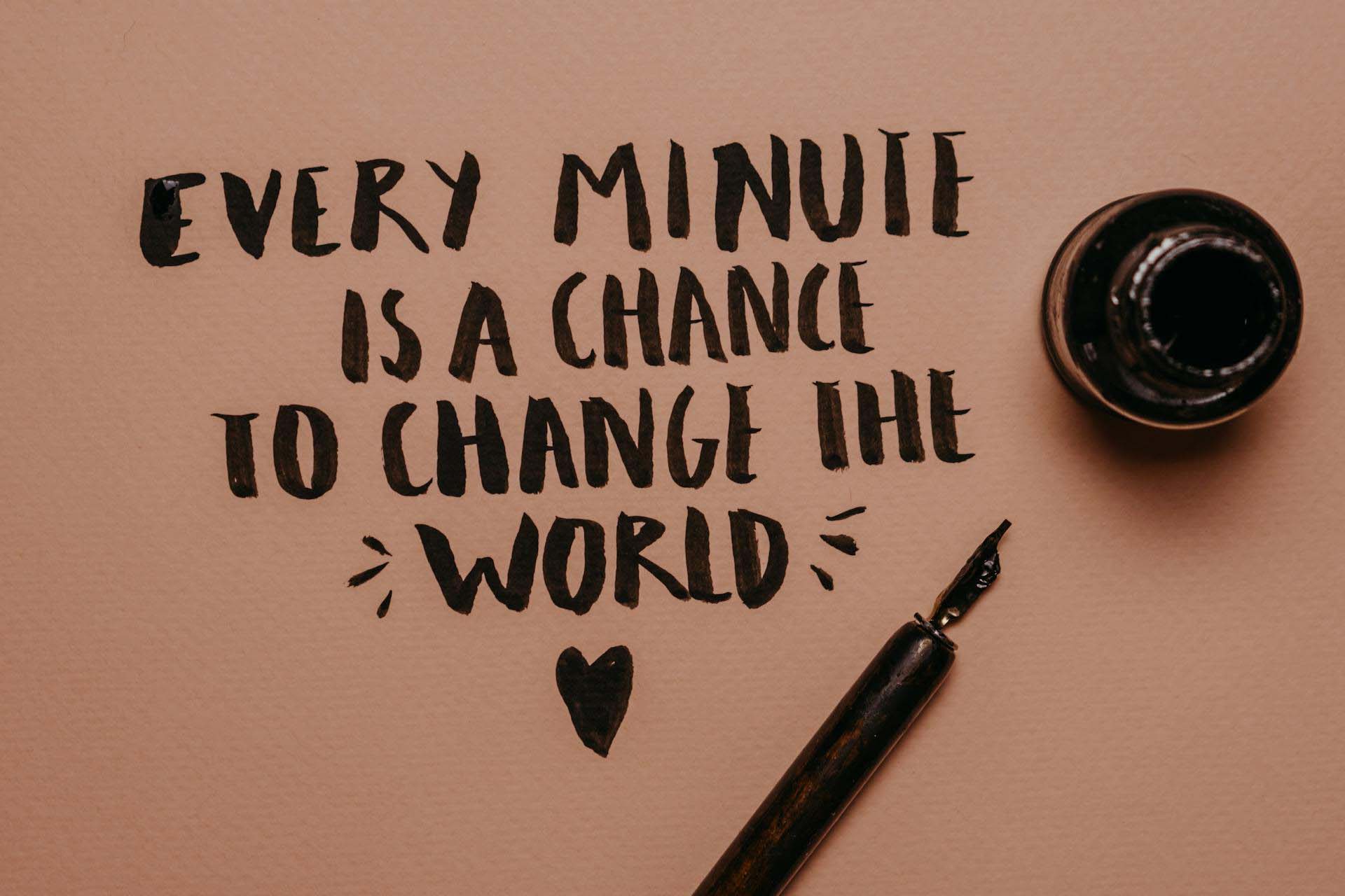 A Gallery of Hope: Inspirational Quotes to Lift Your Spirit