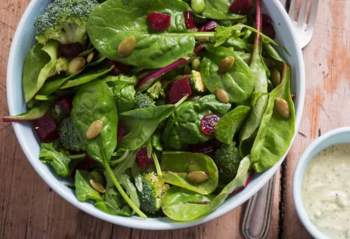 Leafy green vegetables that support liver detox]