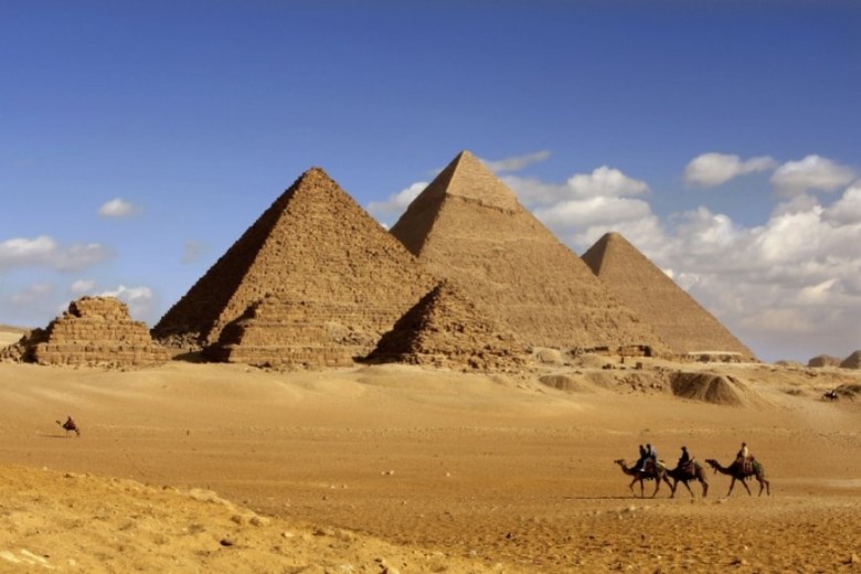 Giza Necropolis is located where?