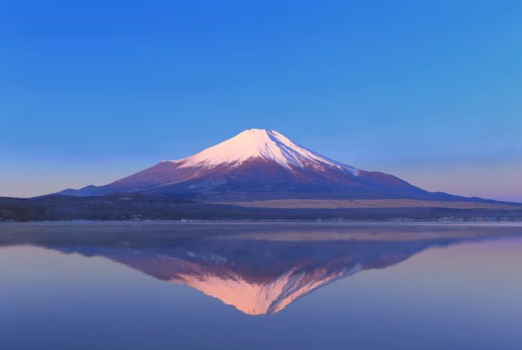 Mount Fuji is a famous volcano located in which country?