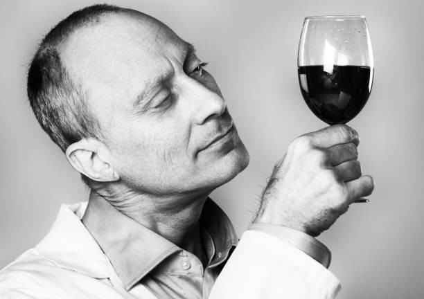What does âlegsâ or âtearsâ on wine refer to?