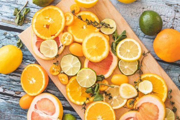🍋 Citrus Fruits (Oranges, Lemons, Limes, Grapefruits)