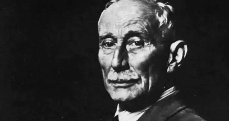 What household invention was patented by Hubert Cecil Booth in 1901?