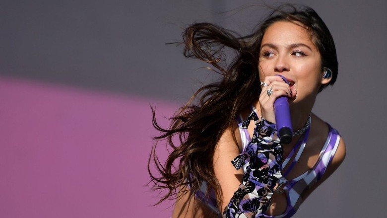 Which 2021 hit by Olivia Rodrigo was inspired by heartbreak and became an instant global success?