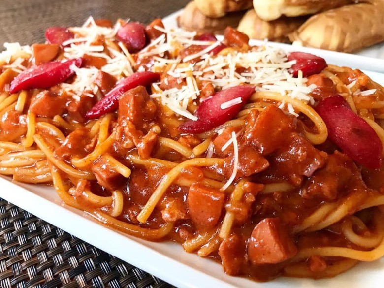 Red hot dogs are used in Filipino spaghetti.